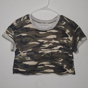 Cropped camo tee